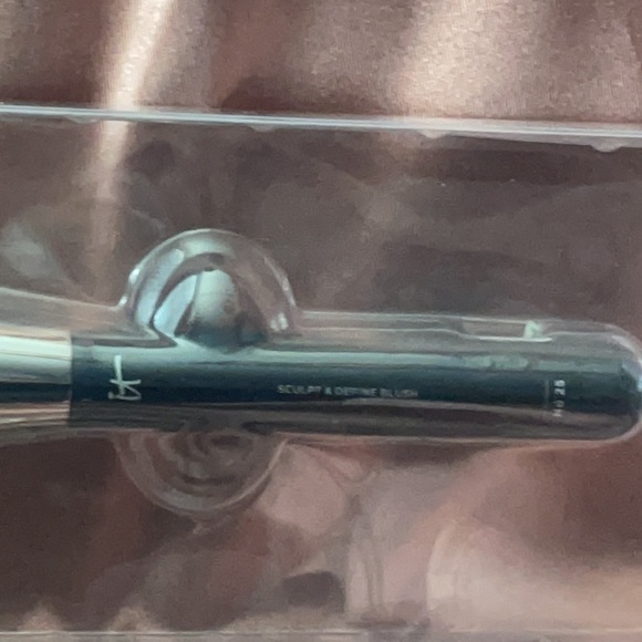 NWT IT Cosmetics Heavenly Luxe Sculpt & Define Brush No. 25, Opened / Never Used - Picture 4 of 5
